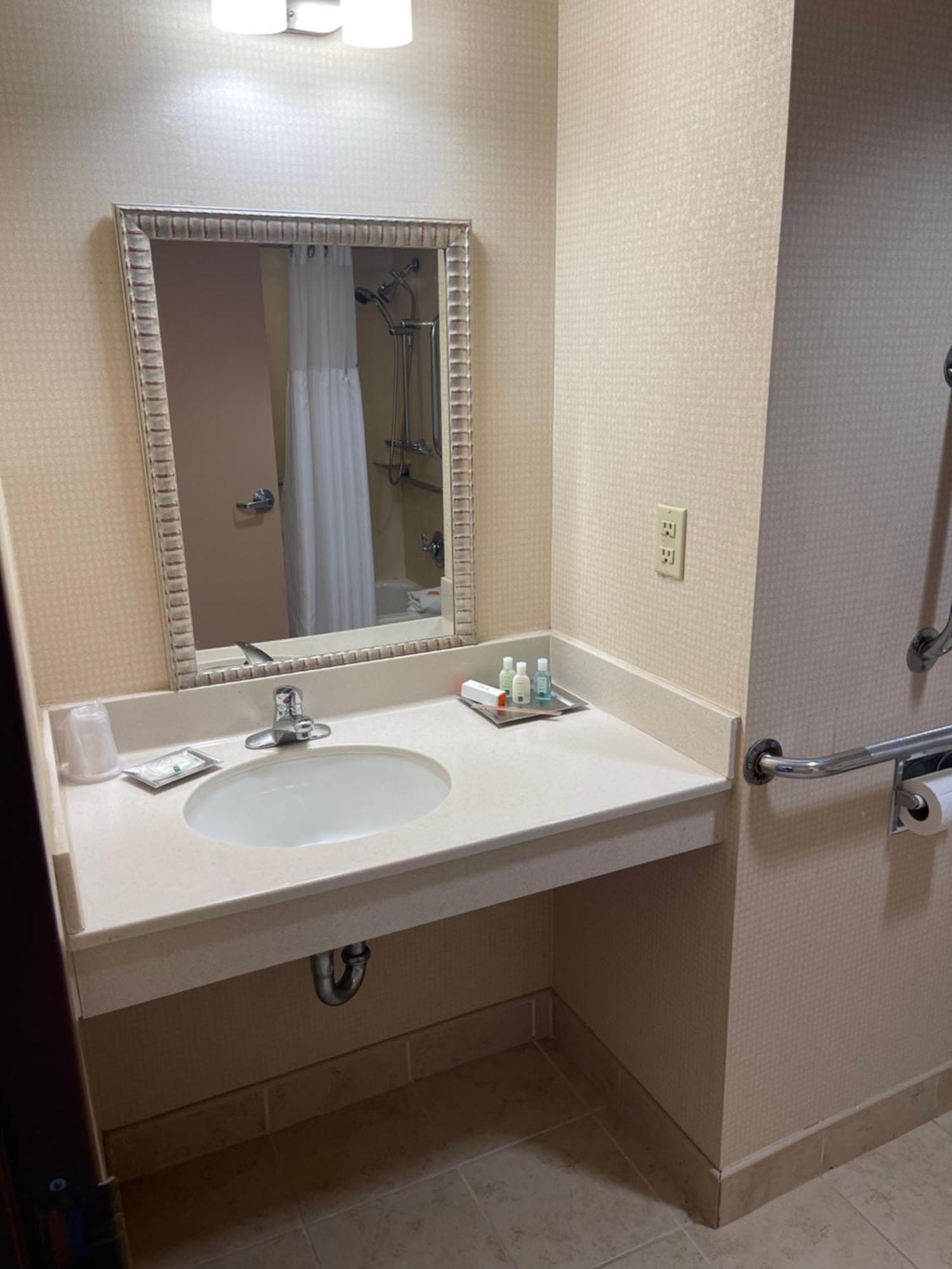 Quality Hotel Ессінгтон Екстер'єр фото